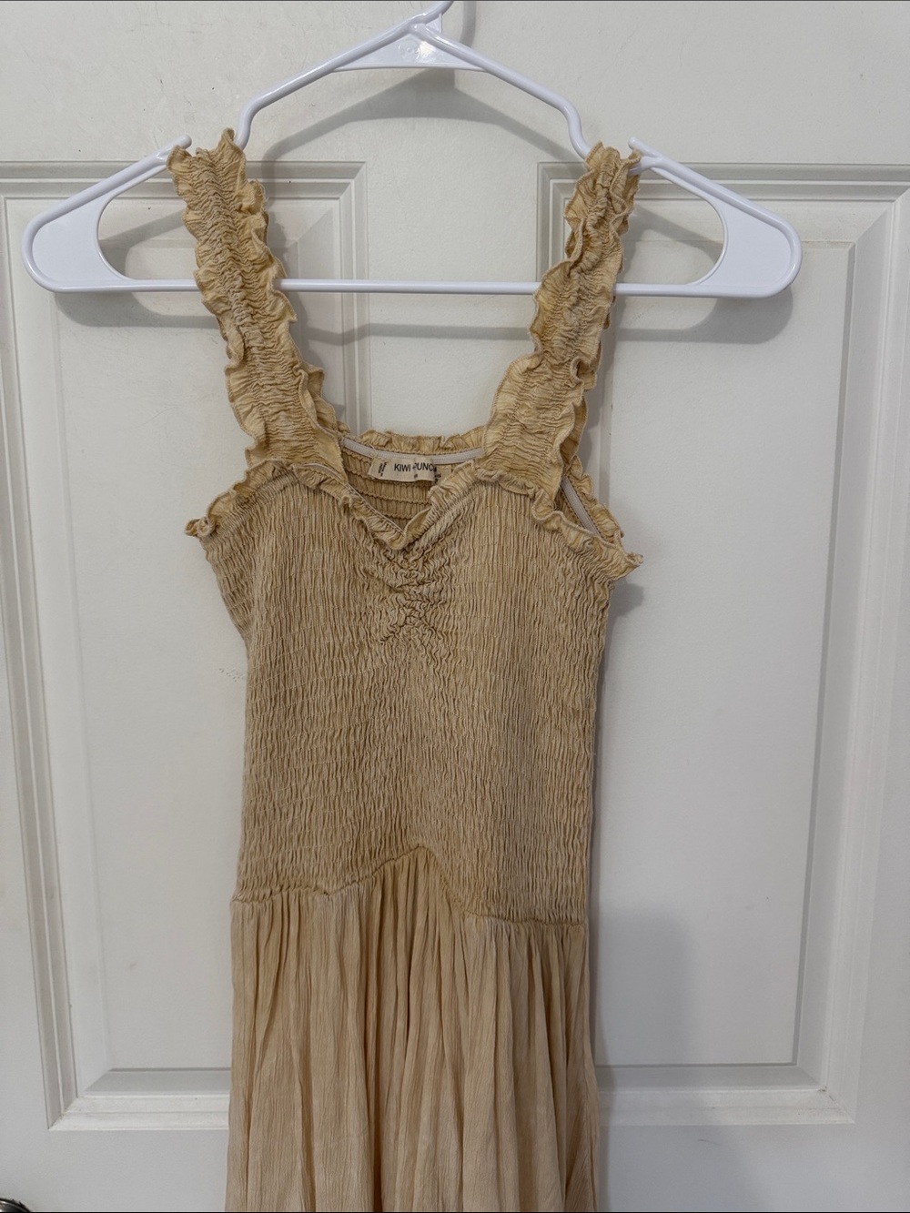 Kiwi & punch Beige Ruffled Smocked Midi Dress Size Small beige coastal chic - Picture 3 of 6